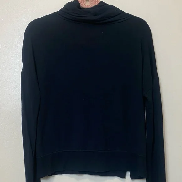 UGG Women’s Cowl Neck Sweatshirt. Black. Size Medium. - Picture 5 of 6